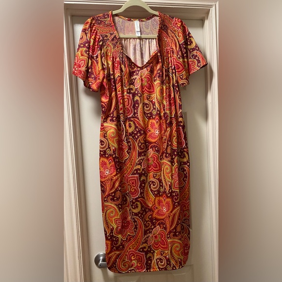 Simply Basic Nightgown - Picture 2 of 7